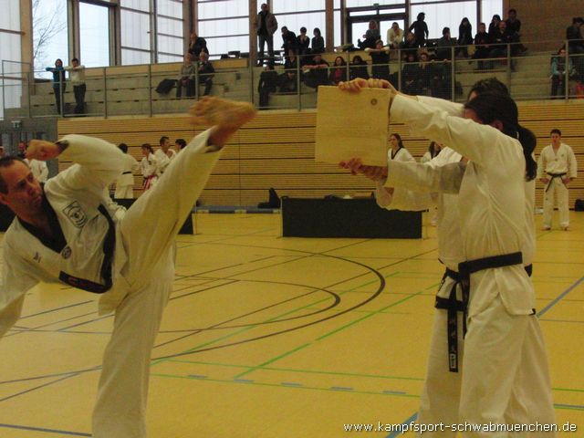 2010_11_27_bayerische_Taekwondomeisterschaft_Illertissen_38.jpg